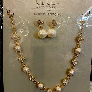 Gold tone Nicole miller earring and necklace set
